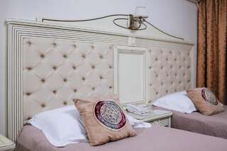 Отель Hotel Royal Craiova Крайова Стандартный двухместный номер с 2 отдельными кроватями-4