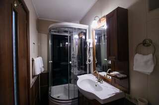 Отель Hotel Royal Craiova Крайова Улучшенный двухместный номер с 1 кроватью-16